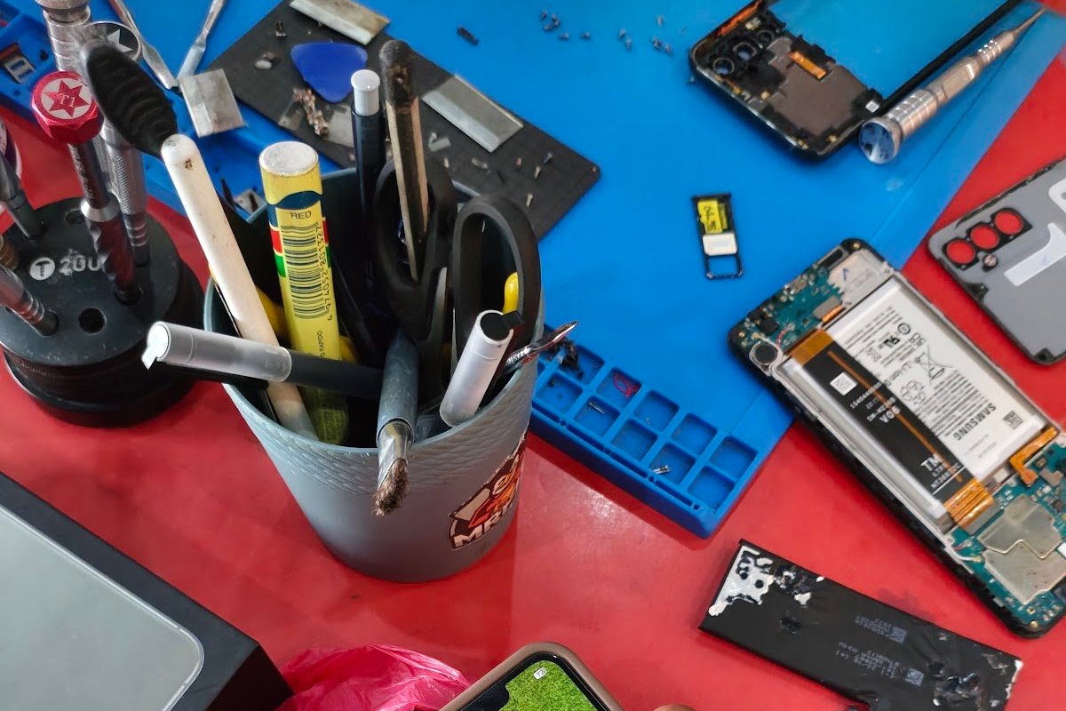 Kedai MRFIX Shah Alam untuk tukar LCD phone Shah Alam