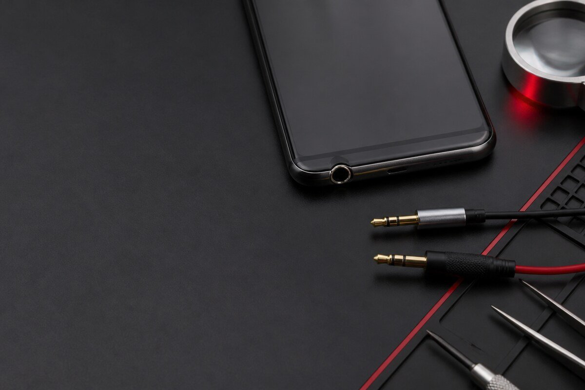 Pemeriksaan visual headphone jack dan plug earphone